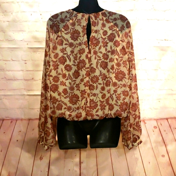Semi Shear, Semi Lined Cute Floral Blouse - Picture 3 of 5